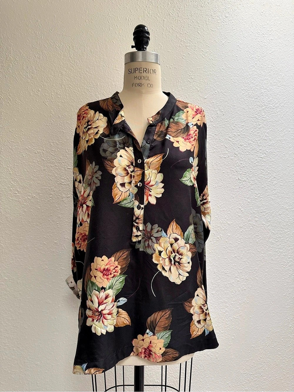 Johnny Was Floral Button Front Blouse in Black Size Medium
